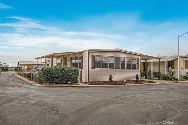 Exterior, Facade, Ranch