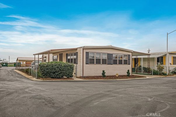 Exterior, Facade, Ranch