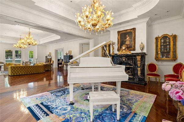 Chandelier, Fireplace, Interior, Living room, Piano, Recessed Lighting, Wood Texture Flooring
