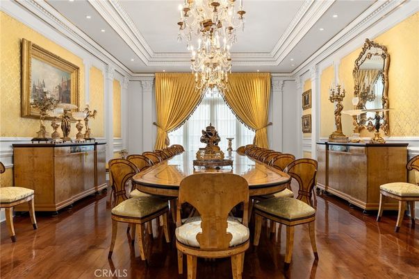 Chandelier, Dining room, Interior, Recessed Lighting, Wood Texture Flooring