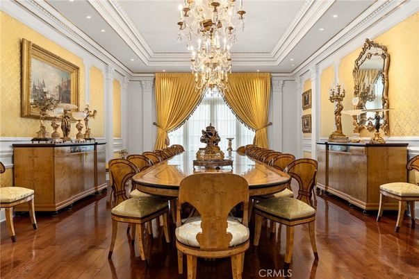 Chandelier, Dining room, Interior, Recessed Lighting, Wood Texture Flooring