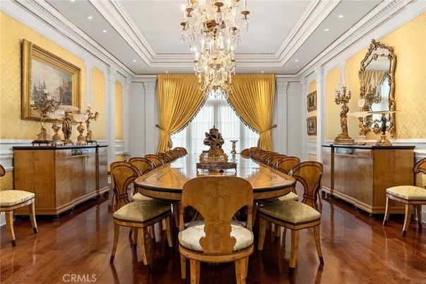 Chandelier, Dining room, Interior, Recessed Lighting, Wood Texture Flooring