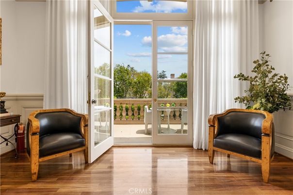 Interior, Sun Room, Wood Texture Flooring