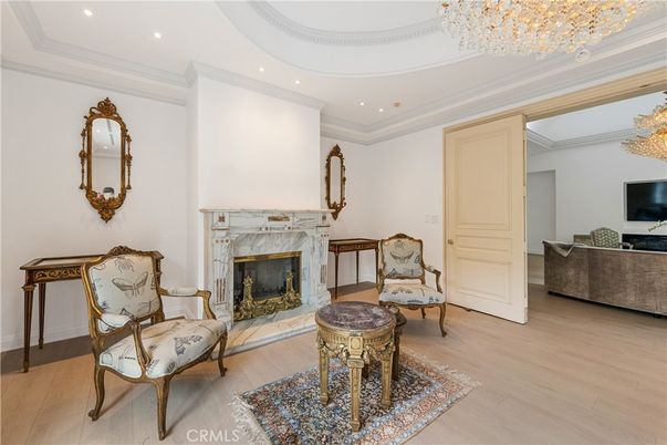 Chandelier, Fireplace, Interior, Recessed Lighting, Wood Texture Flooring