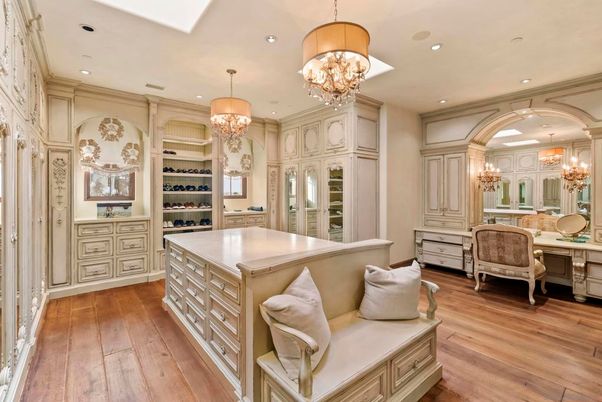 Chandelier, Interior, Recessed Lighting, Wood Texture Flooring