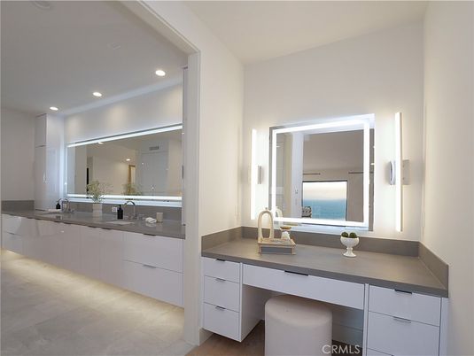 Bathroom, Dual Sink Vanities, Interior, Recessed Lighting