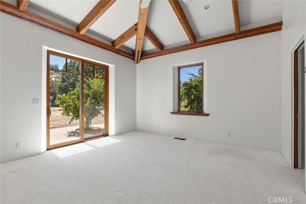 Empty room, Interior, Wooden Beams