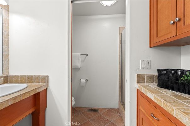 Bathroom, Interior, Tile Countertops