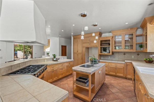 Interior, Kitchen, Pendant Lights, Recessed Lighting, Tile Countertops