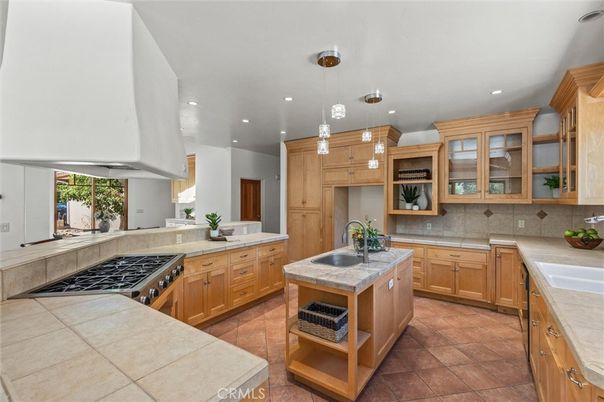 Interior, Kitchen, Pendant Lights, Recessed Lighting, Tile Countertops