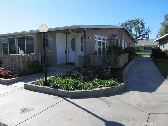 Exterior, Facade, Ranch