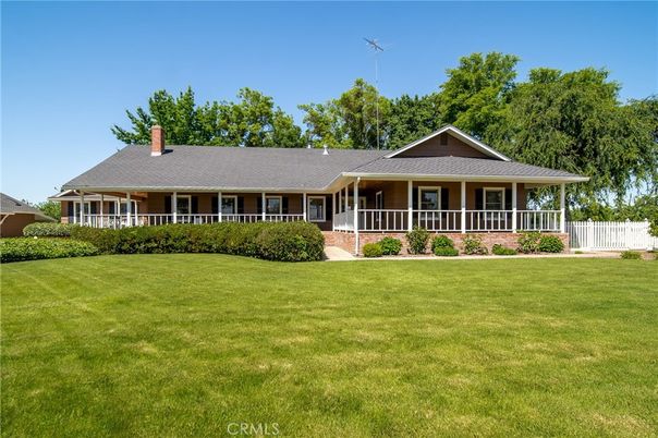 Backyard, Exterior, Facade, Ranch