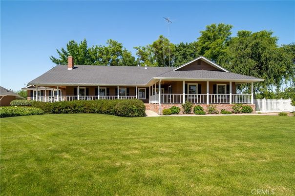 Backyard, Exterior, Facade, Ranch