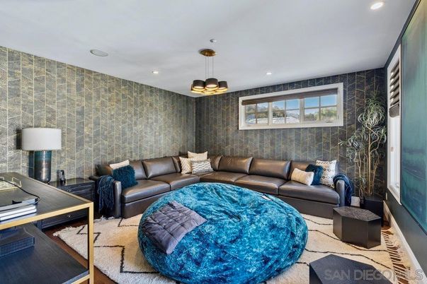 Interior, Living room, Pendant Lights, Recessed Lighting