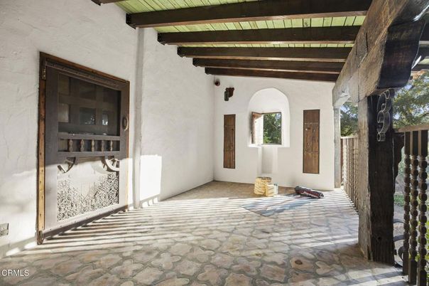 Exterior, Wooden Beams