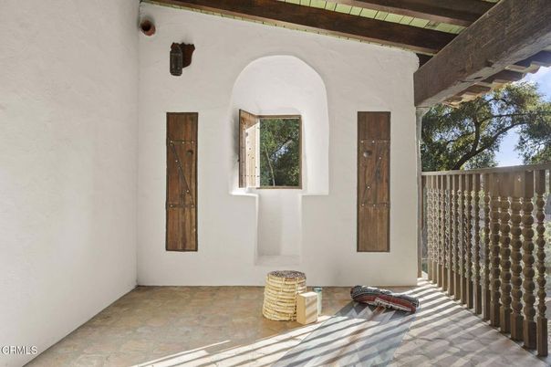 Exterior, Wooden Beams