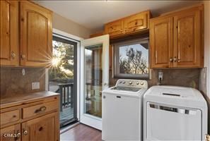 Interior, Washer, Wood Texture Flooring