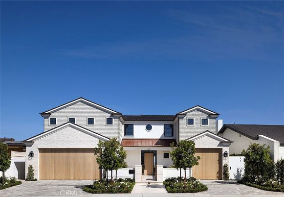 Attached, Exterior, Facade, Farmhouse