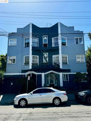 Exterior, Facade, Rowhouse