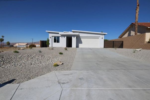 Attached, Backyard, Exterior, Facade, Modern