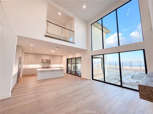 Interior, Kitchen, Recessed Lighting, Water, Wood Texture Flooring