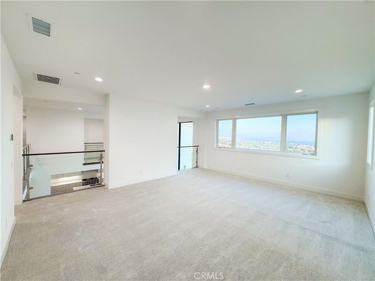 Empty room, Interior, Recessed Lighting