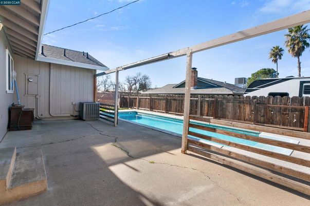 Exterior, Pool