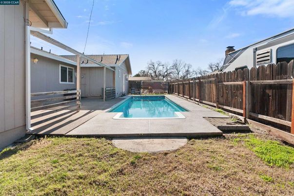Exterior, Pool
