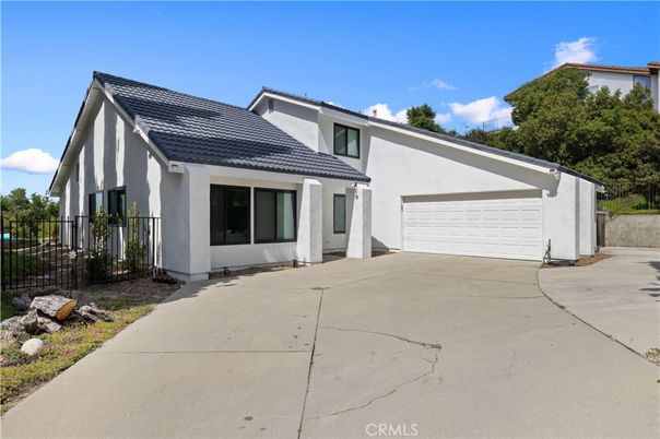 Attached, Exterior, Facade, Farmhouse