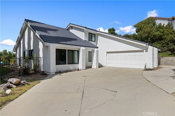 Attached, Exterior, Facade, Farmhouse