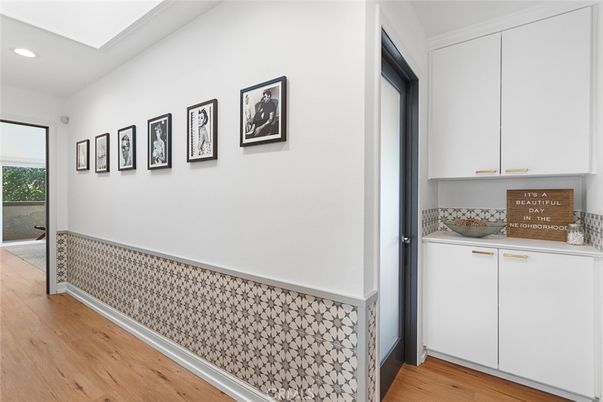 Interior, Recessed Lighting, Washer, Wood Texture Flooring