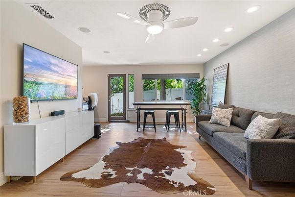Interior, Living room, Recessed Lighting, Wood Texture Flooring