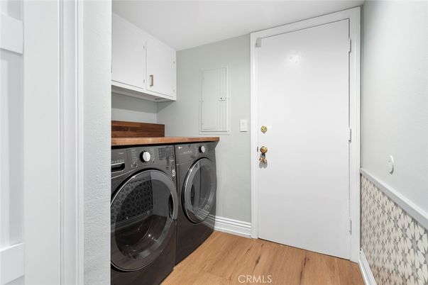 Interior, Washer, Wood Texture Flooring