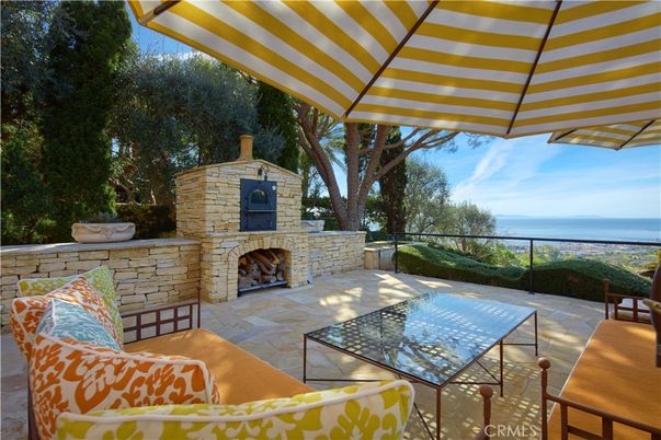Exterior, Fireplace, Water