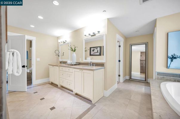 Bathroom, Dual Sink Vanities, Interior, Recessed Lighting