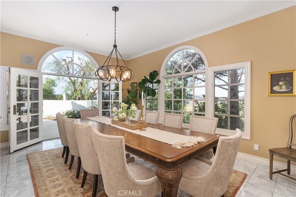 Chandelier, Dining room, Interior, Pendant Lights