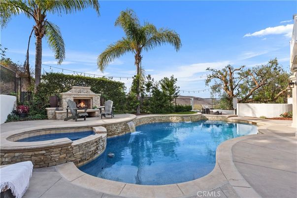 Exterior, Fireplace, Pool