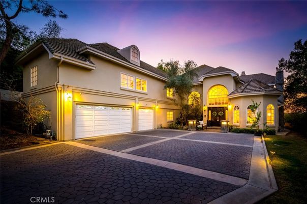 Attached, Exterior, Facade, Mediterranean