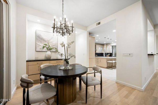 Chandelier, Dining room, Interior, Kitchen, Pendant Lights, Recessed Lighting, Wood Texture Flooring