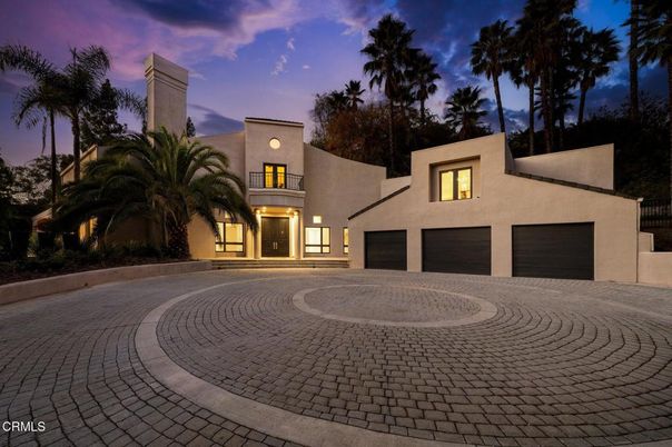 Attached, Exterior, Facade, Modern