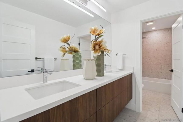 Bathroom, Dual Sink Vanities, Interior, Recessed Lighting