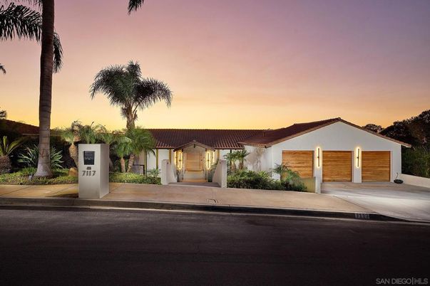 Attached, Exterior, Facade, Spanish Mediterranean
