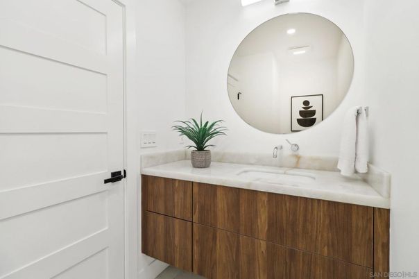 Bathroom, Interior, Recessed Lighting