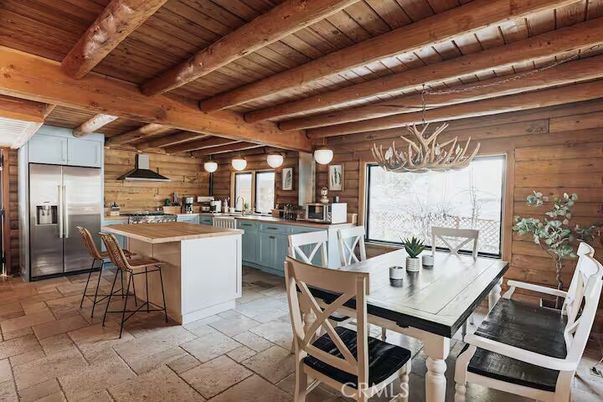 Dining room, Interior, Kitchen, Stainless Steel Appliances, Wooden Beams, Wooden Ceilings, Wooden Walls