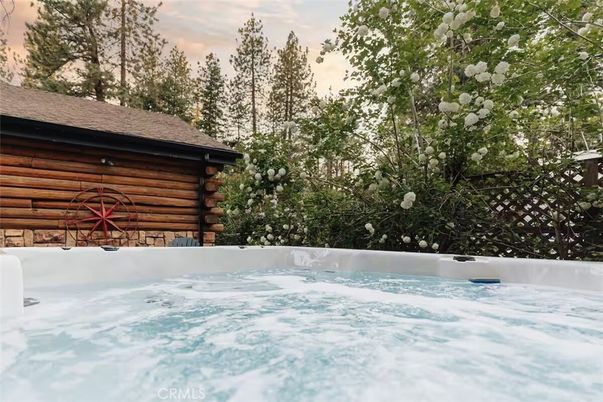 Exterior, Hot Tub