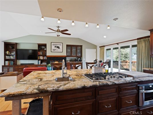Fireplace, Interior, Kitchen, Recessed Lighting