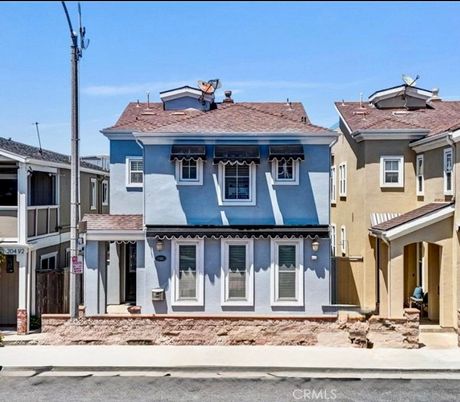 Exterior, Facade, Mediterranean