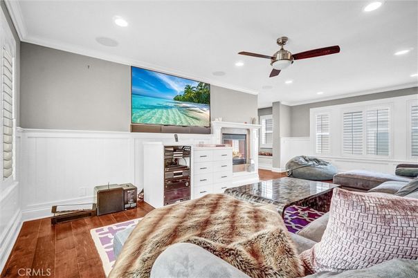 Bedroom, Interior, Living room, Recessed Lighting, Wood Texture Flooring