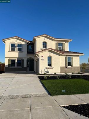 Exterior, Facade, Mediterranean