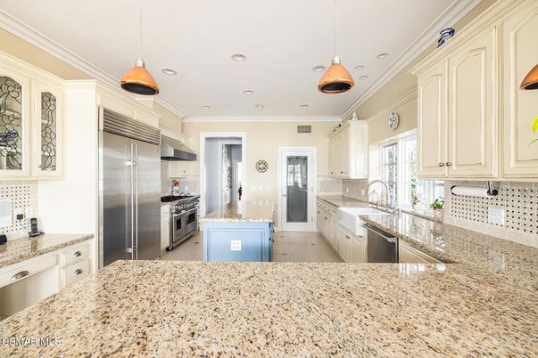 Interior, Kitchen, Pendant Lights, Recessed Lighting, Stainless Steel Appliances
